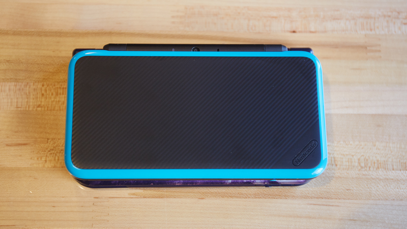 The texture on top makes this thing feel like just another gadget—but in a very good way.